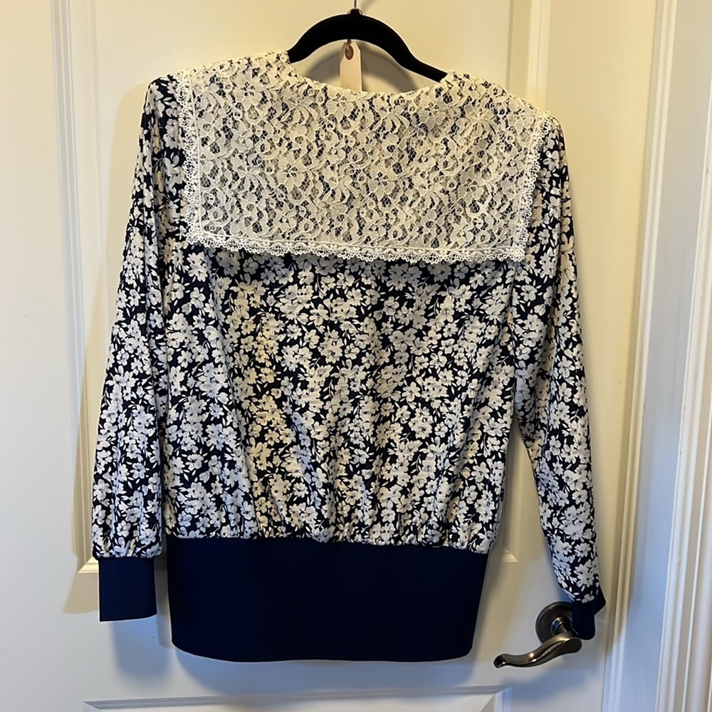 The House of Nu-mode Vintage Navy Blue Floral Long Sleeve Prairie Top - Picture 4 of 9